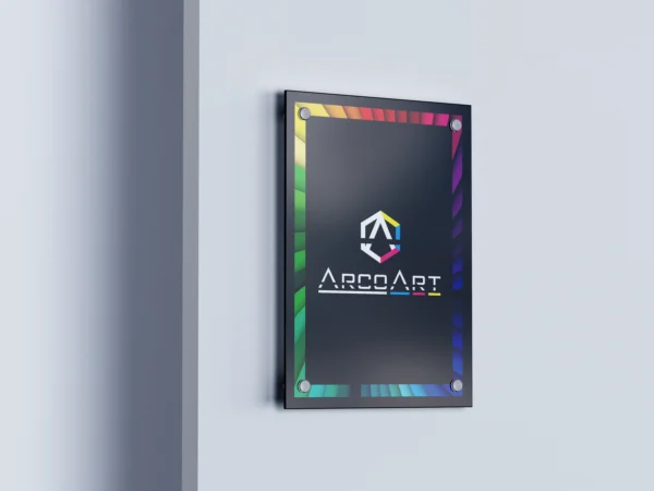 Acrílico con Adhesivo por MT2. Ideal para carteles que utilizarán tornillos distanciadores.